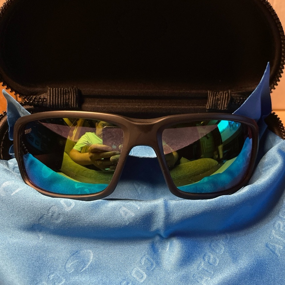 Costa Del Mar Fantail 9006-39 Black Green Mirror 580G Polarized Sunglasses